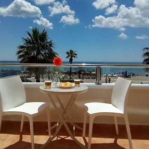 nuevo-roca-chica-primera-linea-playatorremolinos.1costadelsol.com/